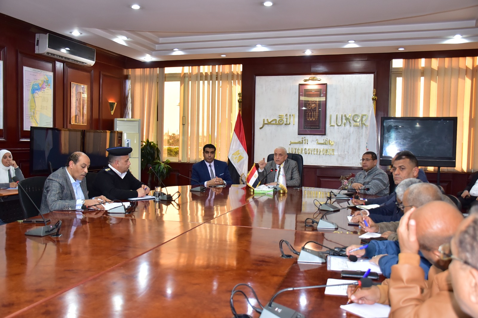 المحافظ يناقش خطة استعدادات شهر رمضان المبارك لتوفير السلع للمواطنين المحافظ يناقش خطة استعدادات شهر رمضان المبارك لتوفير السلع للمواطنين