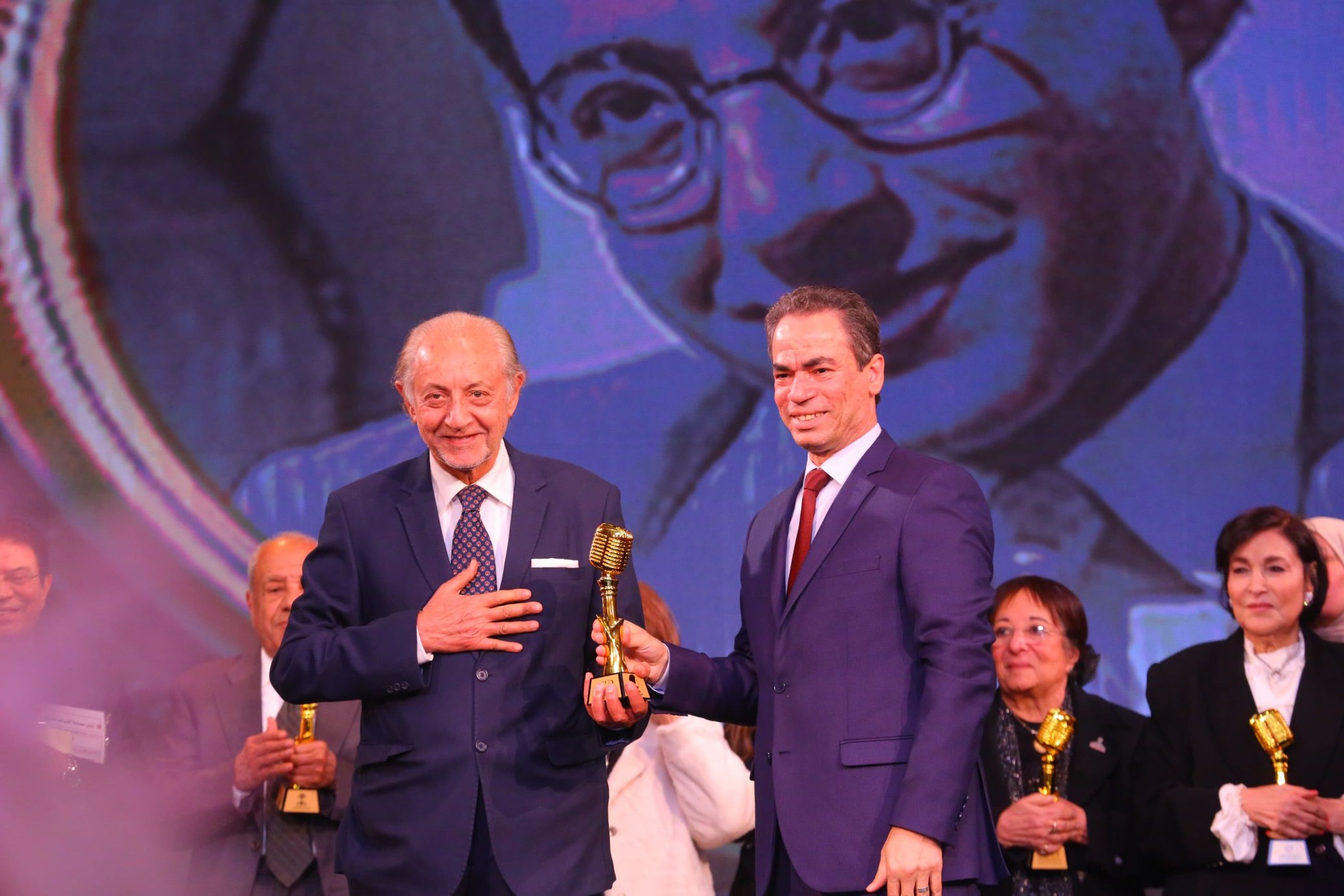 عبد العزيز مخيون عبد العزيز مخيون