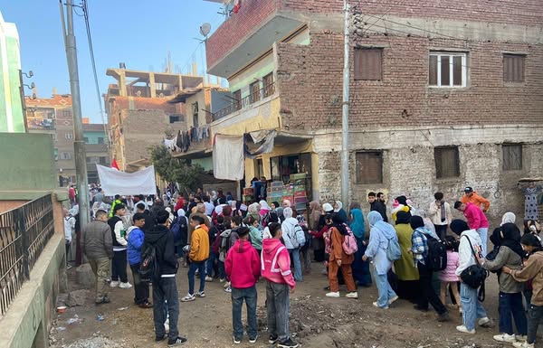 لحظة الانطلاق من القرية