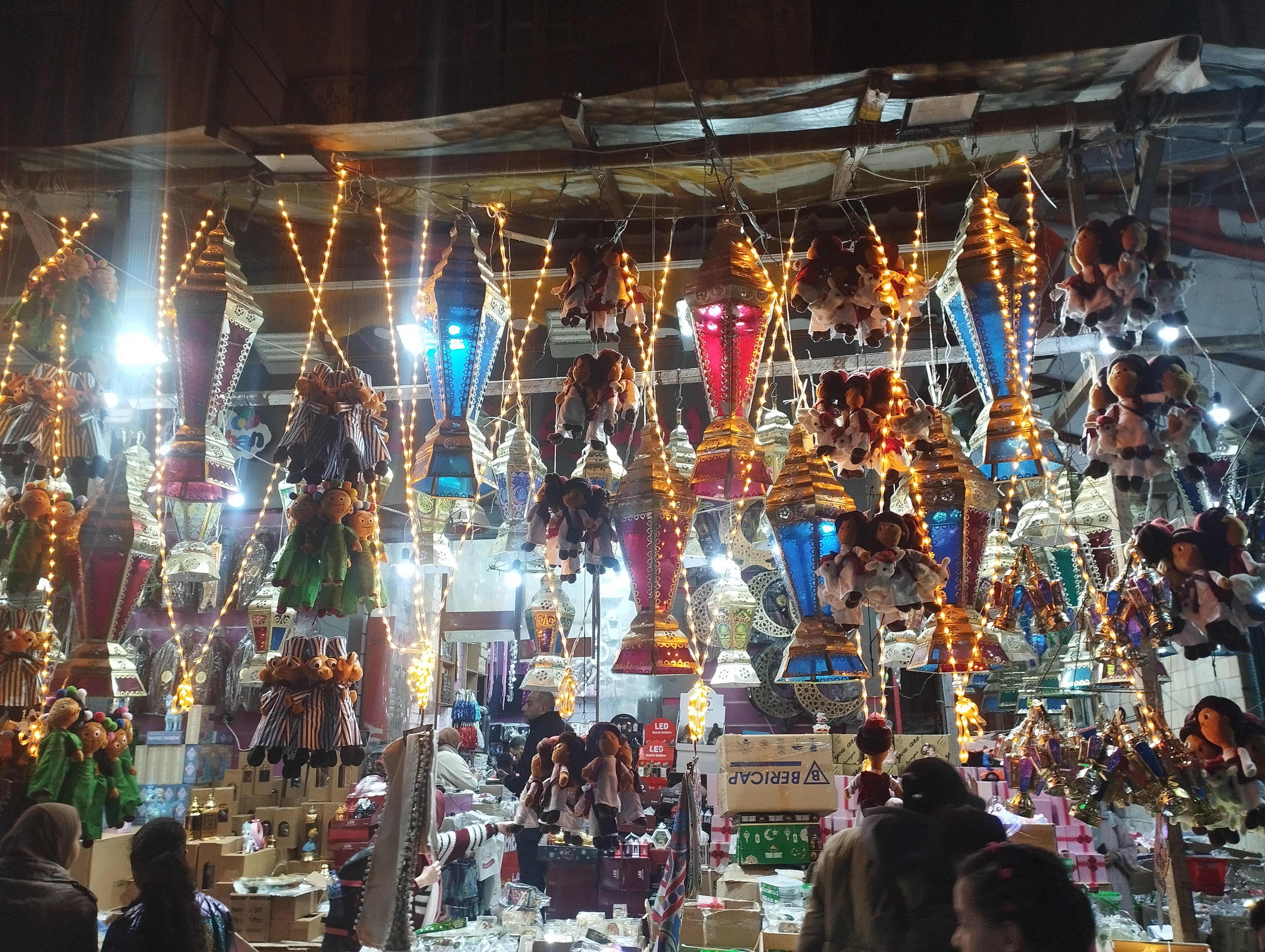 فوانيس رمضان تزين أسواق الإسكندرية