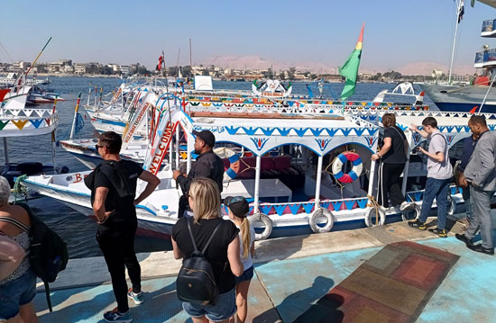 توافد السياح على رحلات المراكب النيلية بالأقصر توافد السياح على رحلات المراكب النيلية بالأقصر