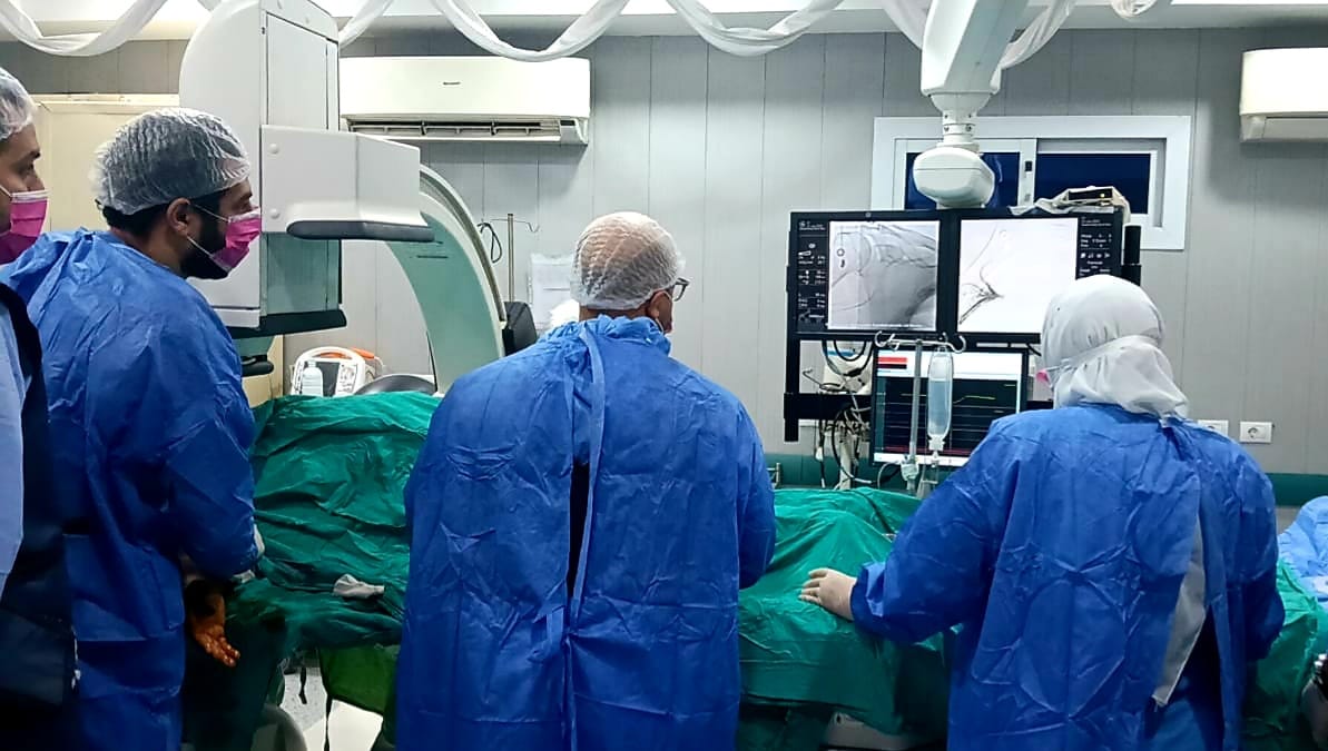 خلال عمل الفرق الجراحية