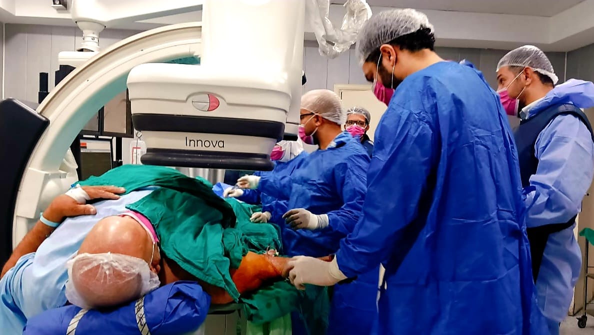 الفرق الجراحية بالمستشفى