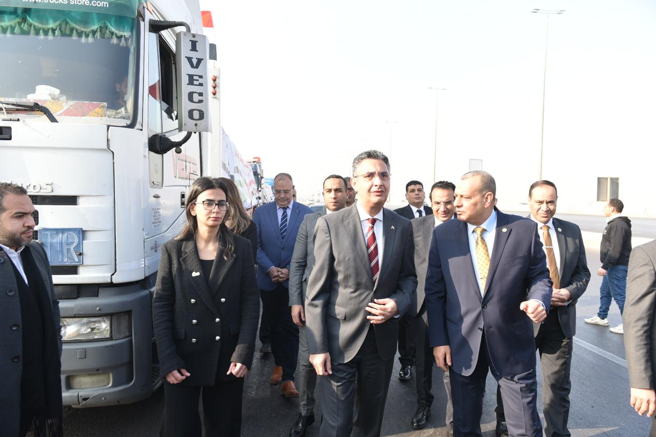 الدكتور شريف فاروق وزير التموين يشهد إطلاق قوافل جديدة لغزة