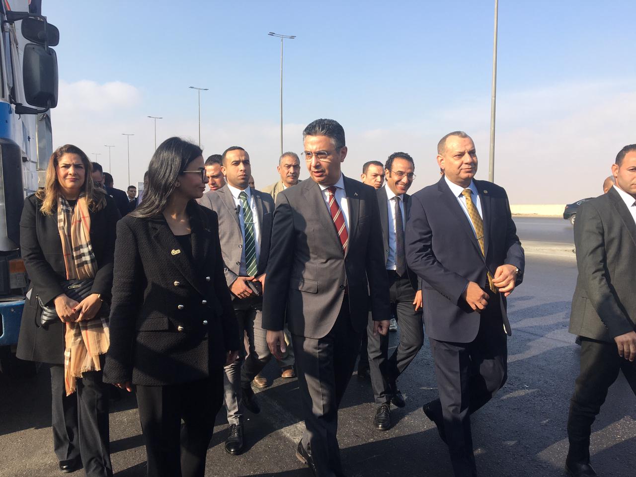 وزير التموين يشهد اصطفاف الشاحنات لانطلاق قافلة الإغاثة العاجلة لقطاع غزة وزير التموين يشهد اصطفاف الشاحنات لانطلاق قافلة الإغاثة العاجلة لقطاع غزة