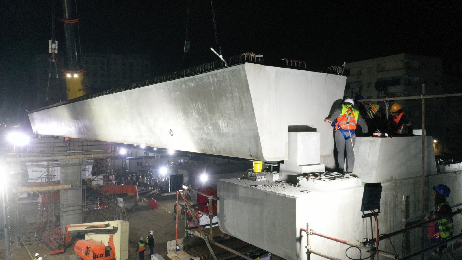 تركيب الكمىات الخرسانية بمشروع مترو الإسكندرية