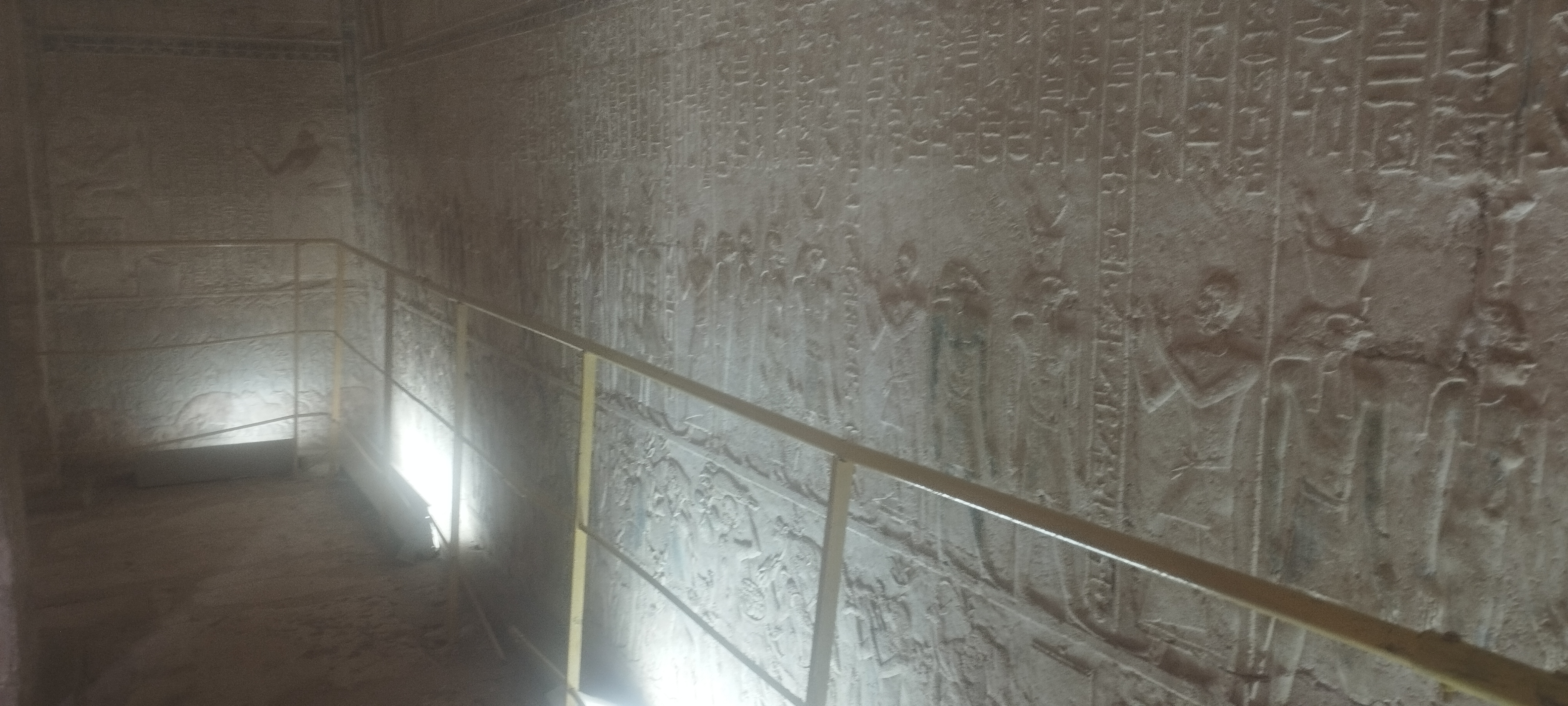 مقبرة بيتوزيروس 1