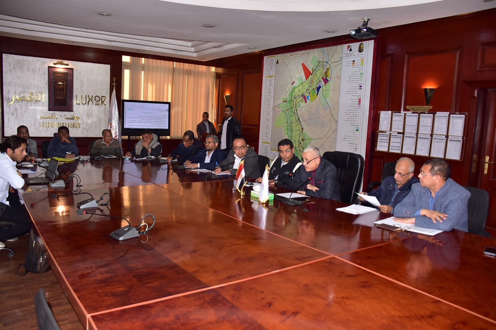 اجتماع بحث الموقف التنفيذي لمشروعات المبادرة الرئاسية بالقرى والنجوع