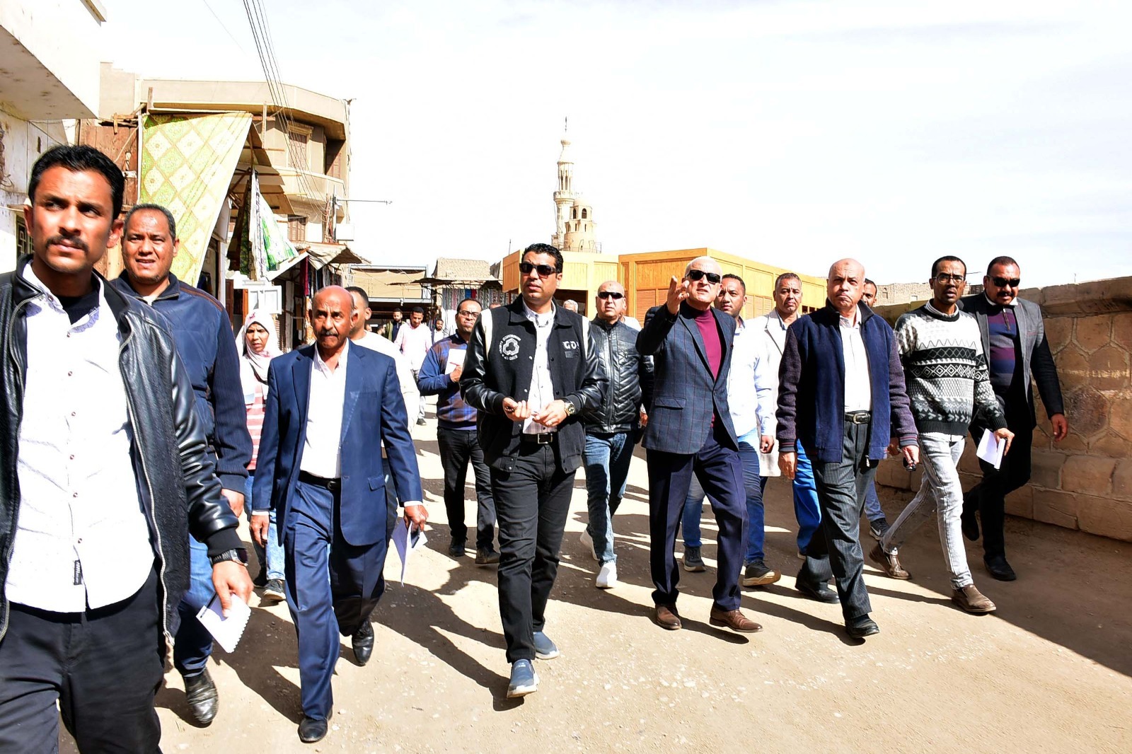 متابعة المحافظ العمل في عدد من المشروعات الخدمية والتنموية بمدينة إسنا متابعة المحافظ العمل في عدد من المشروعات الخدمية والتنموية بمدينة إسنا