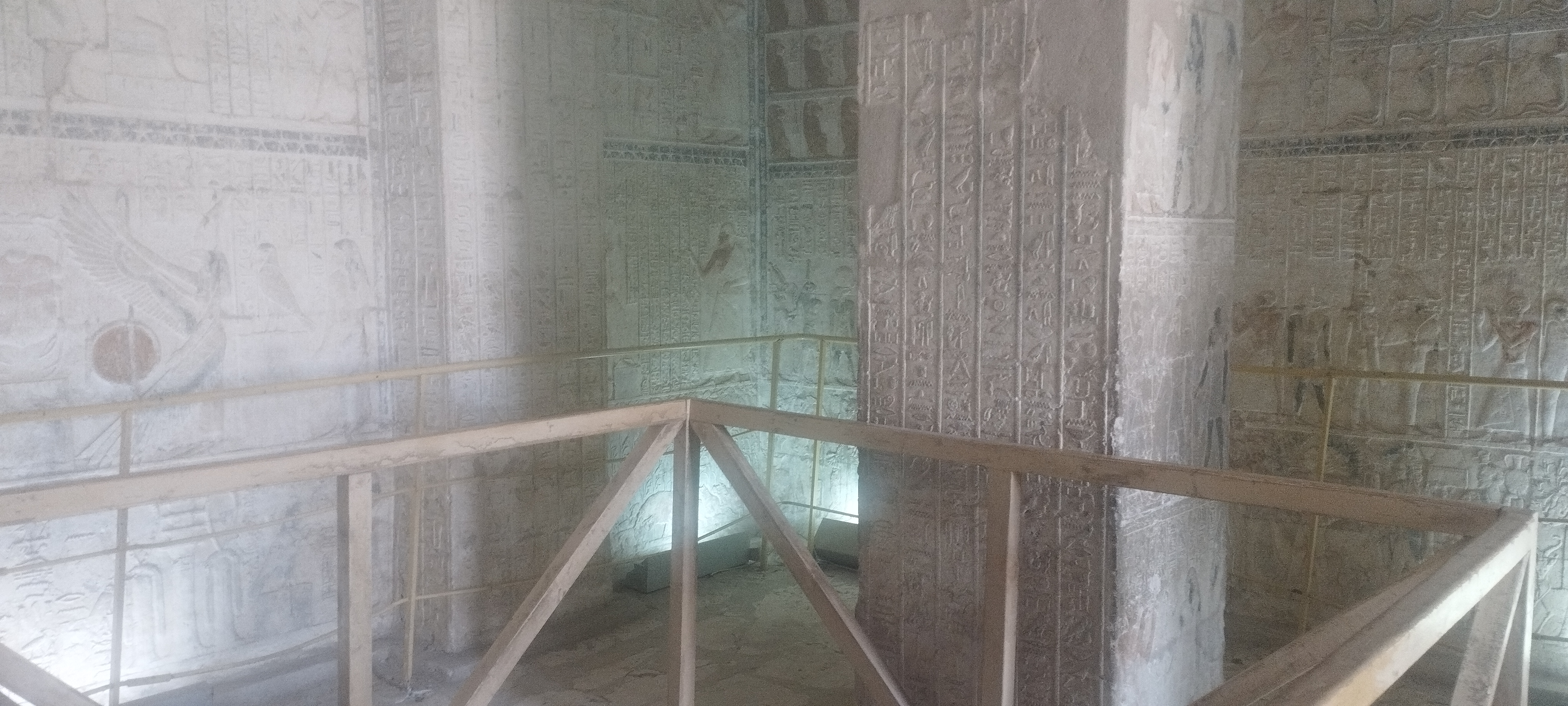 مقبرة بيتوزيروس