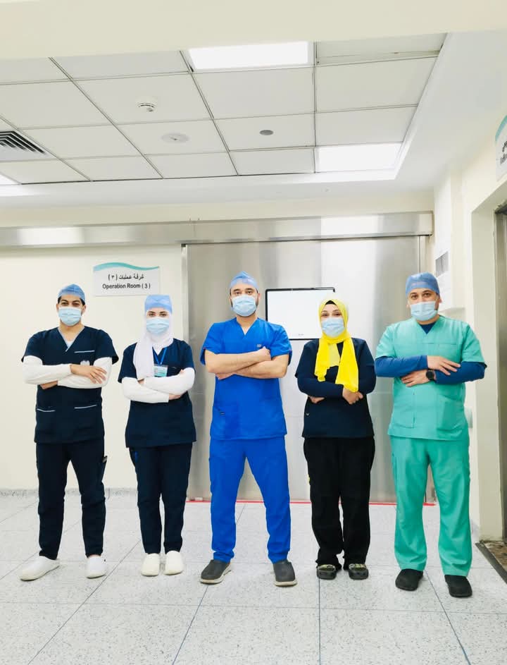 جانب من الفريق الطبي