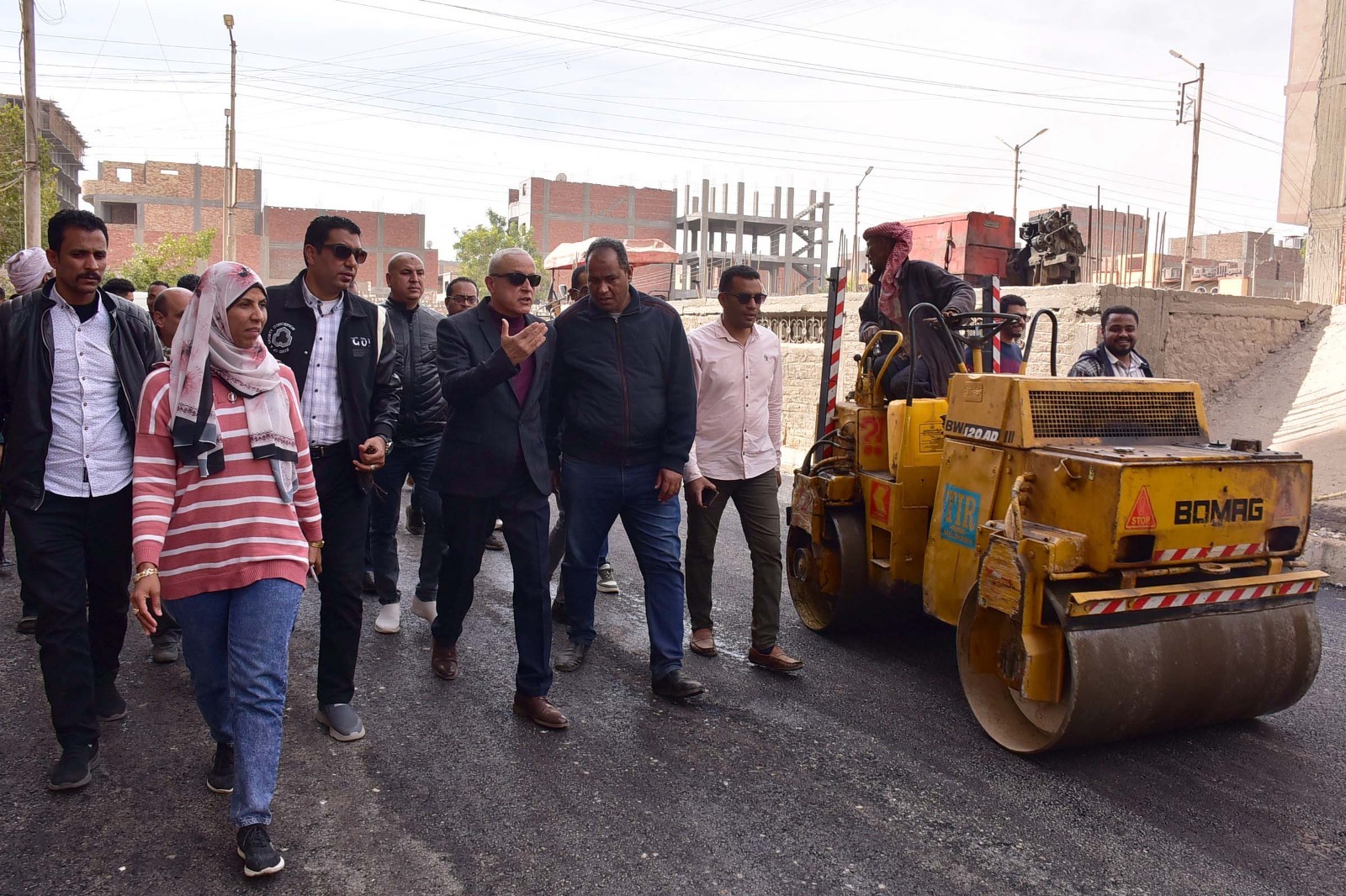 متابعة العمل في عدد من المشروعات الخدمية والتنموية بمدينة إسنا متابعة العمل في عدد من المشروعات الخدمية والتنموية بمدينة إسنا