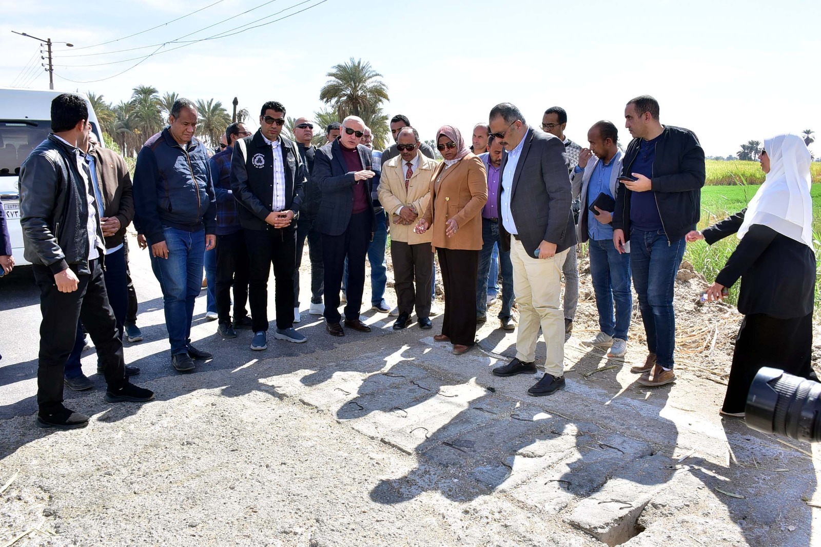 محافظ الأقصر يتابع العمل في عدد من المشروعات الخدمية والتنموية محافظ الأقصر يتابع العمل في عدد من المشروعات الخدمية والتنموية