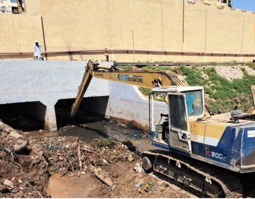 تطهير المخرات والسدود تطهير المخرات والسدود