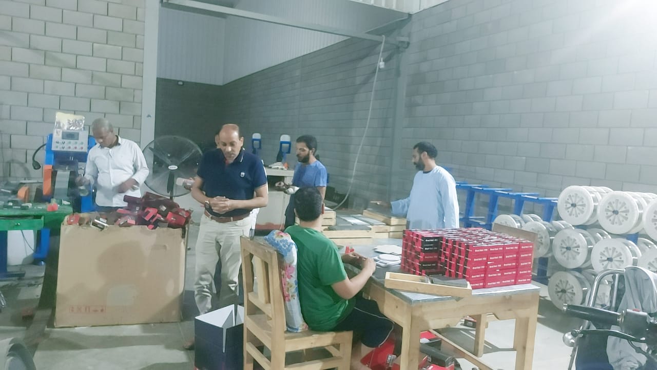 متابعة العمل اليومى فى مصانع الأقصر متابعة العمل اليومى فى مصانع الأقصر