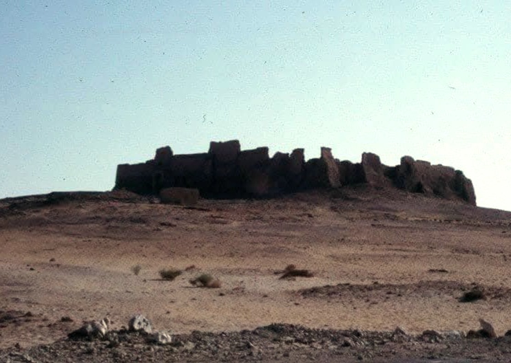المعبد يقع على ارتفاع 70 متر عن سطح الأرض المعبد يقع على ارتفاع 70 متر عن سطح الأرض