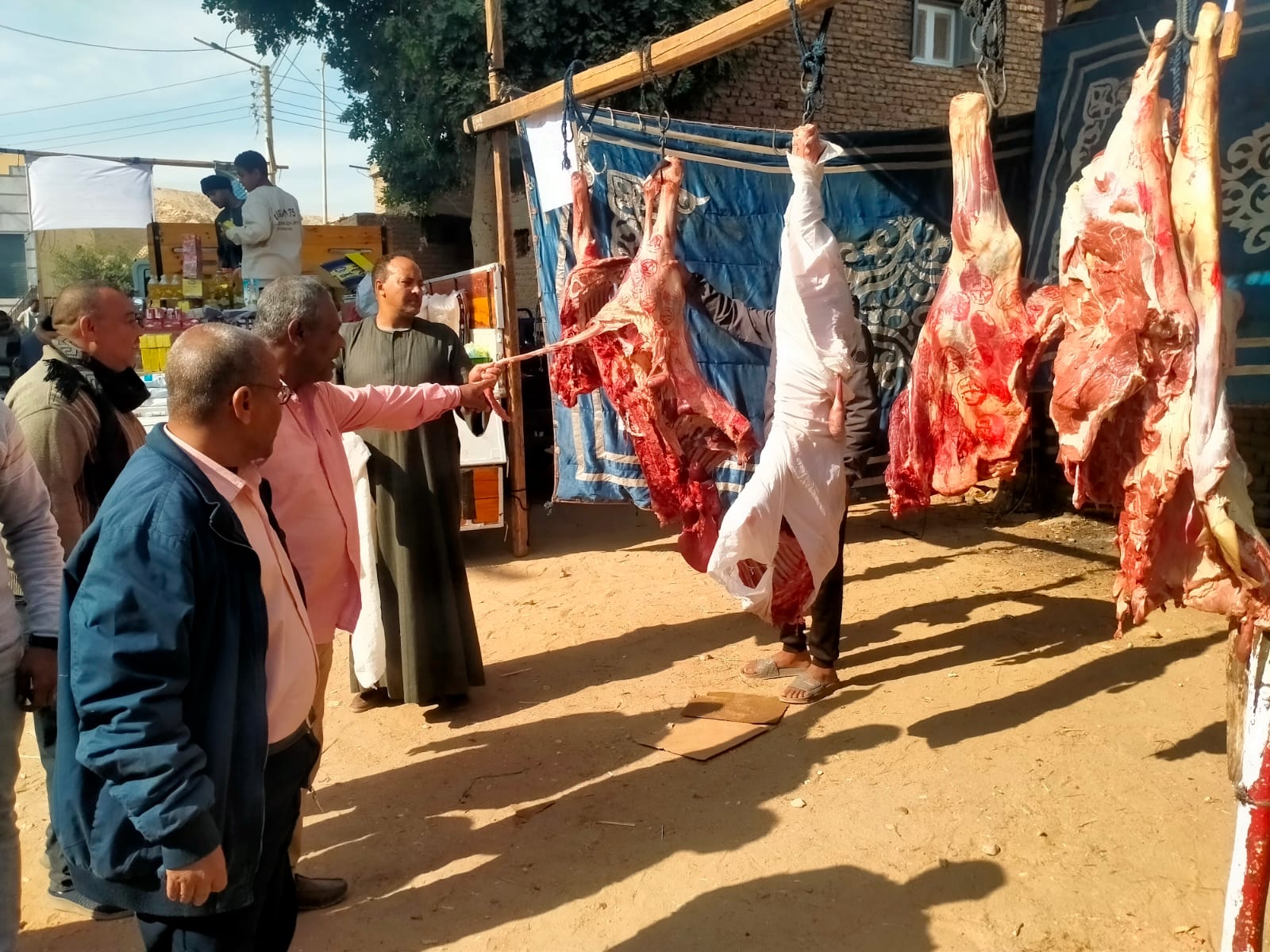 توفير اللحوم فى سوق اليوم الواحد بمدينة الطود توفير اللحوم فى سوق اليوم الواحد بمدينة الطود