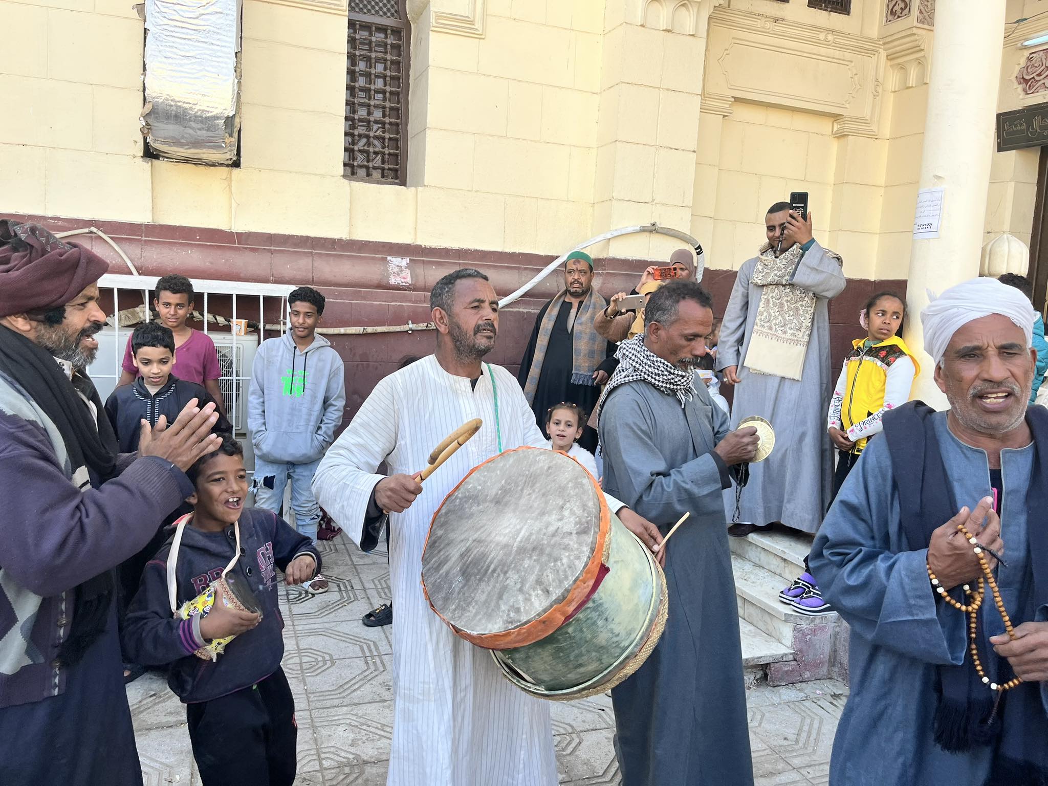 جزء من مظاهر الاحتفالات جزء من مظاهر الاحتفالات