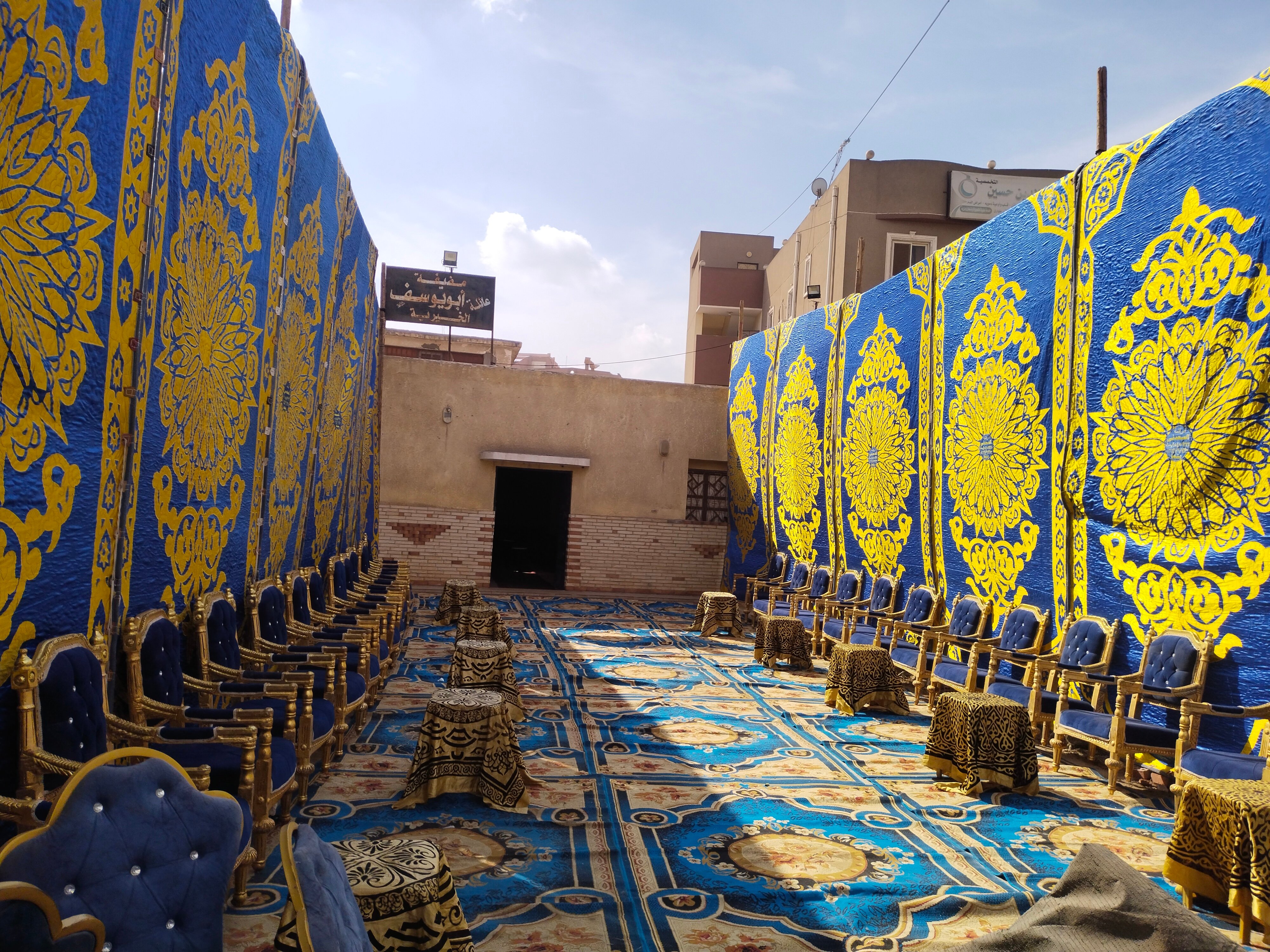 جانب من استعدادات عزاء نجل نائب رئيس الجمهورية الأسبق