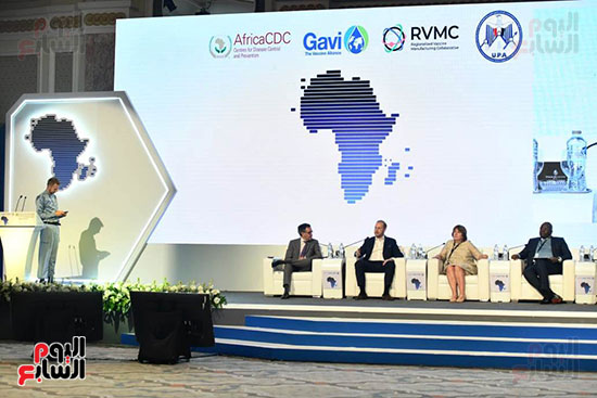 جلسات المنتدى الثانى لتصنيع اللقاحات والمستحضرات الطبية فى افريقيا جلسات المنتدى الثانى لتصنيع اللقاحات والمستحضرات الطبية فى افريقيا