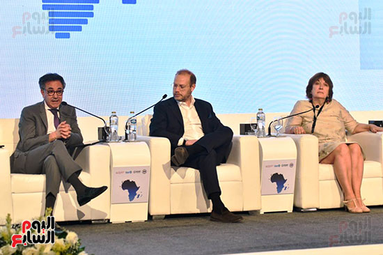 فعاليات المنتدى الثانى لتصنيع اللقاحات والمستحضرات الطبية فى افريقيا فعاليات المنتدى الثانى لتصنيع اللقاحات والمستحضرات الطبية فى افريقيا