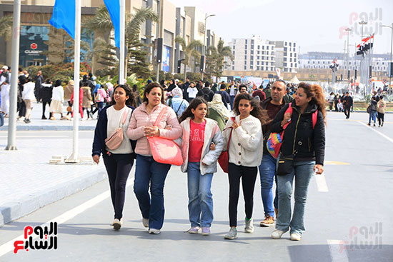 إقبال الزوار على معرض الكتاب (2)