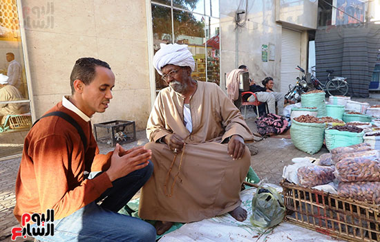 صحفى-اليوم-السابع-فى-سوق-البلح صحفى-اليوم-السابع-فى-سوق-البلح