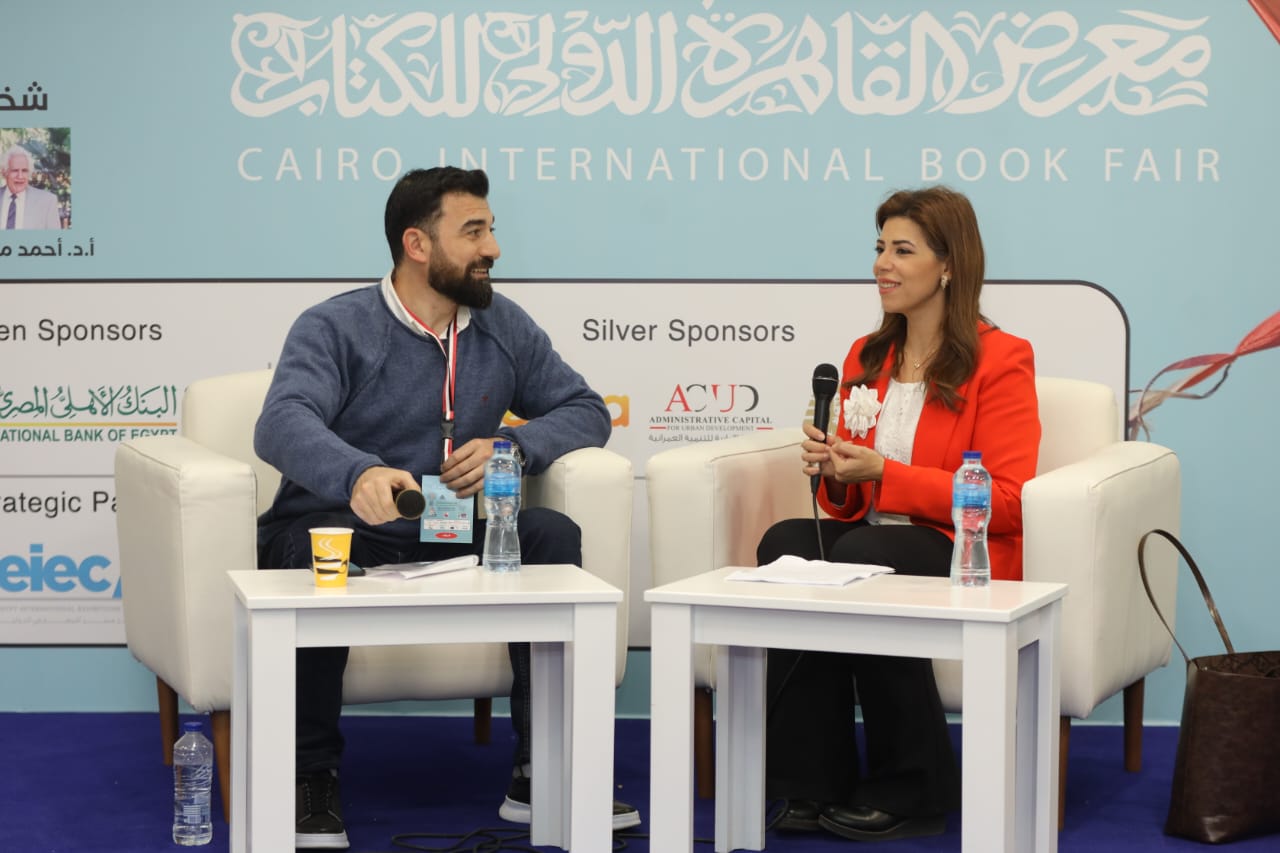 جانب من الندوة جانب من الندوة