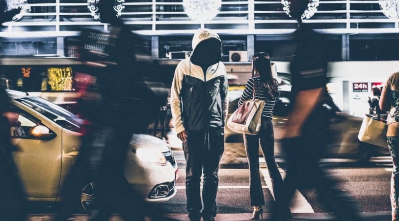 شاب يفضل الهدوء