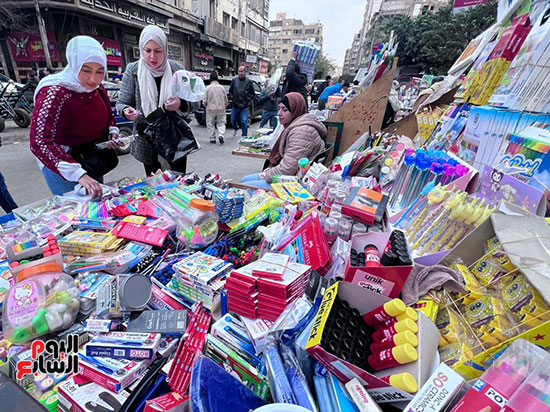 شراء الأدوات المدرسية بالفجالة