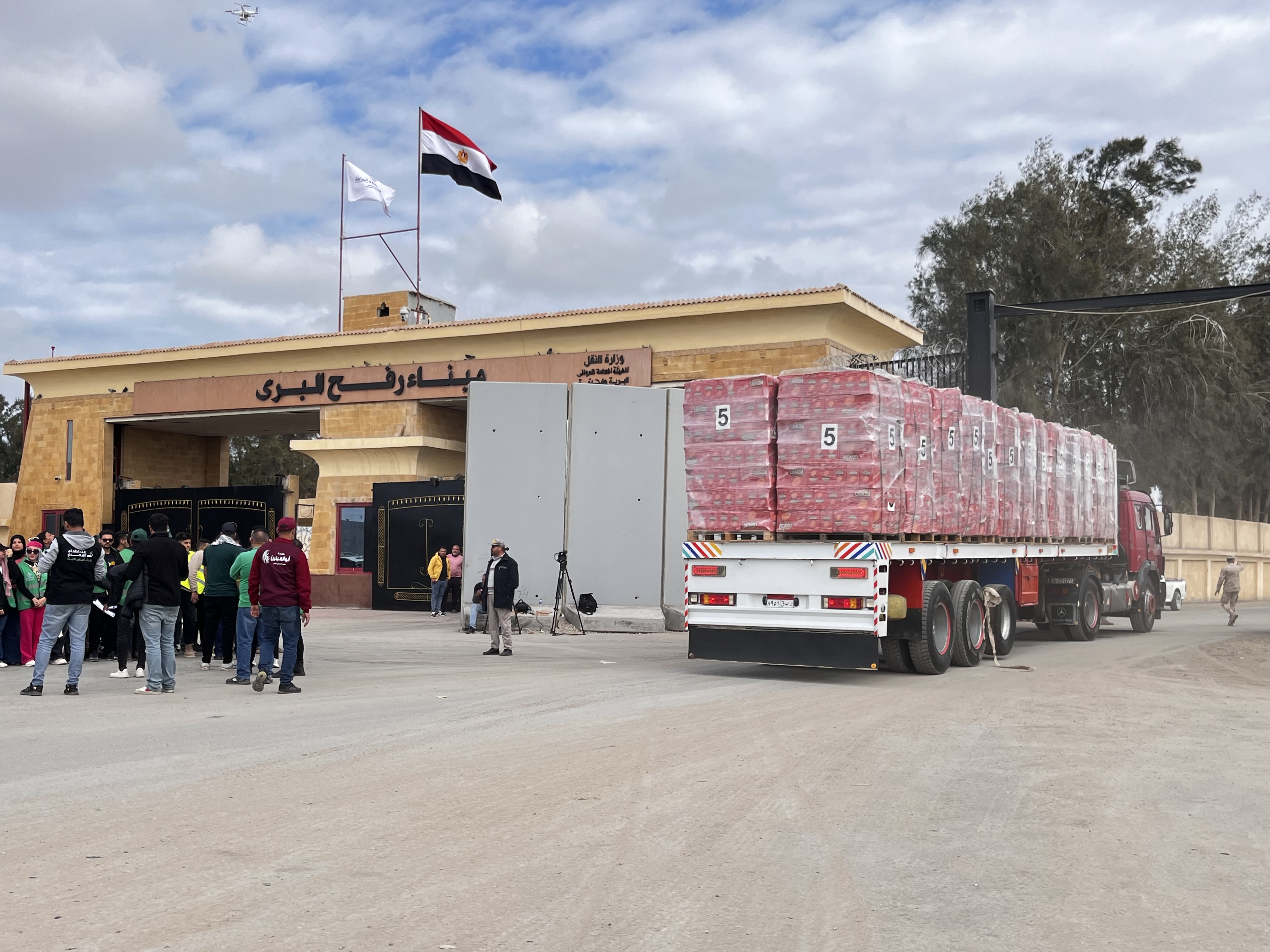 المساعدات تعبر لغزة