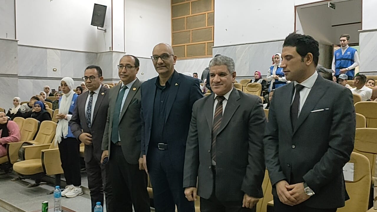 نائب محافظ سوهاج وقبادات الشباب والرياضة بسوهاج نائب محافظ سوهاج وقبادات الشباب والرياضة بسوهاج