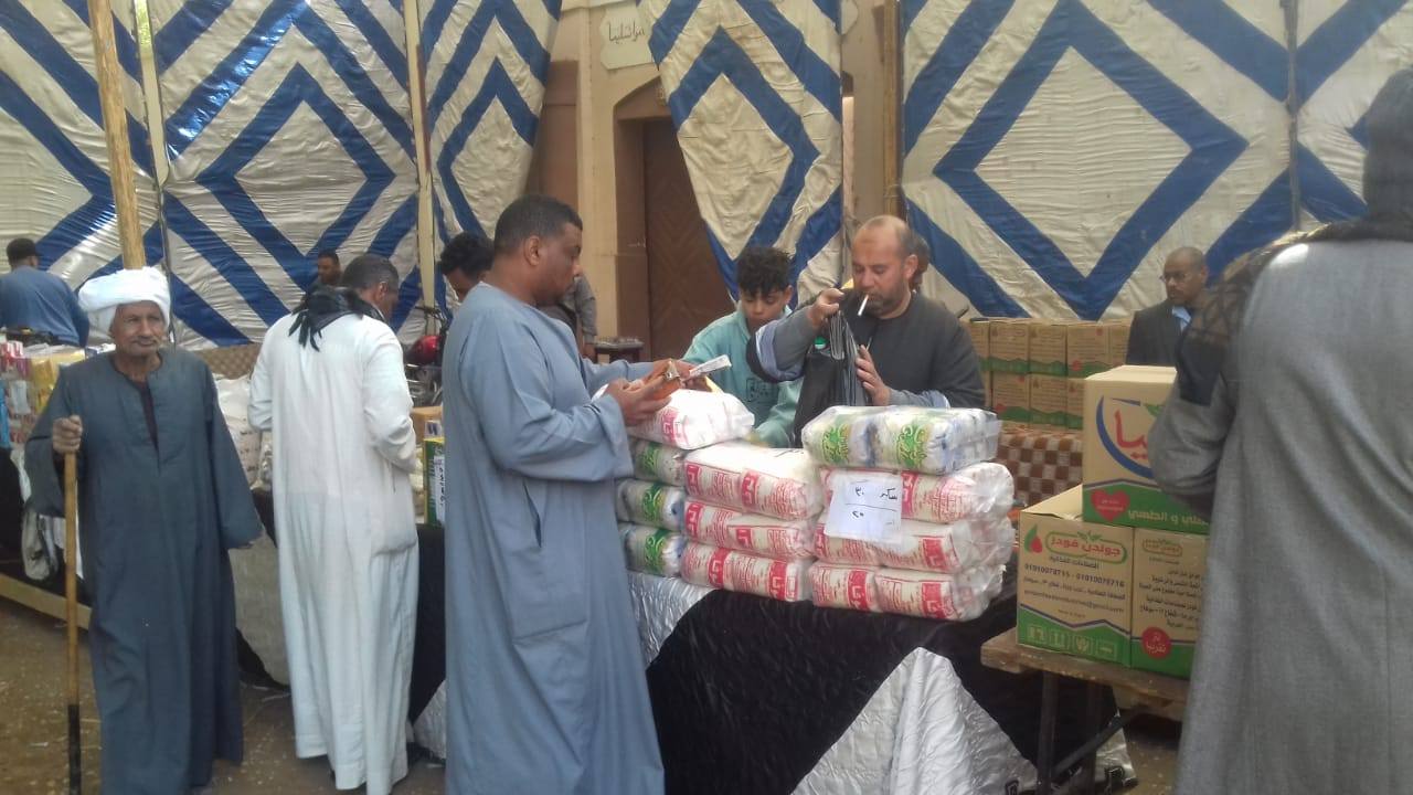 الأقصر تفتتح سوق اليوم الواحد بقرية المريس في الطود بأسعار مخفضة