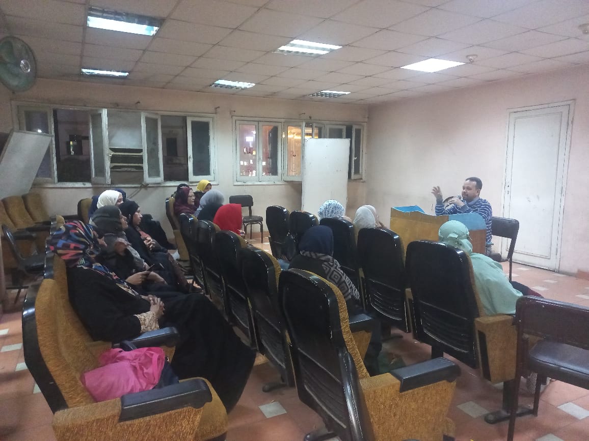 لقاء أدبى مفتوح بقصر ثقافة أسوان بحضور أهالى المحافظة (3)