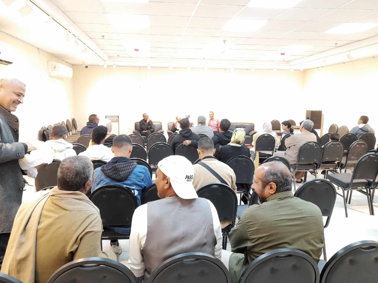 لقاء أدبى مفتوح بقصر ثقافة أسوان بحضور أهالى المحافظة (2)