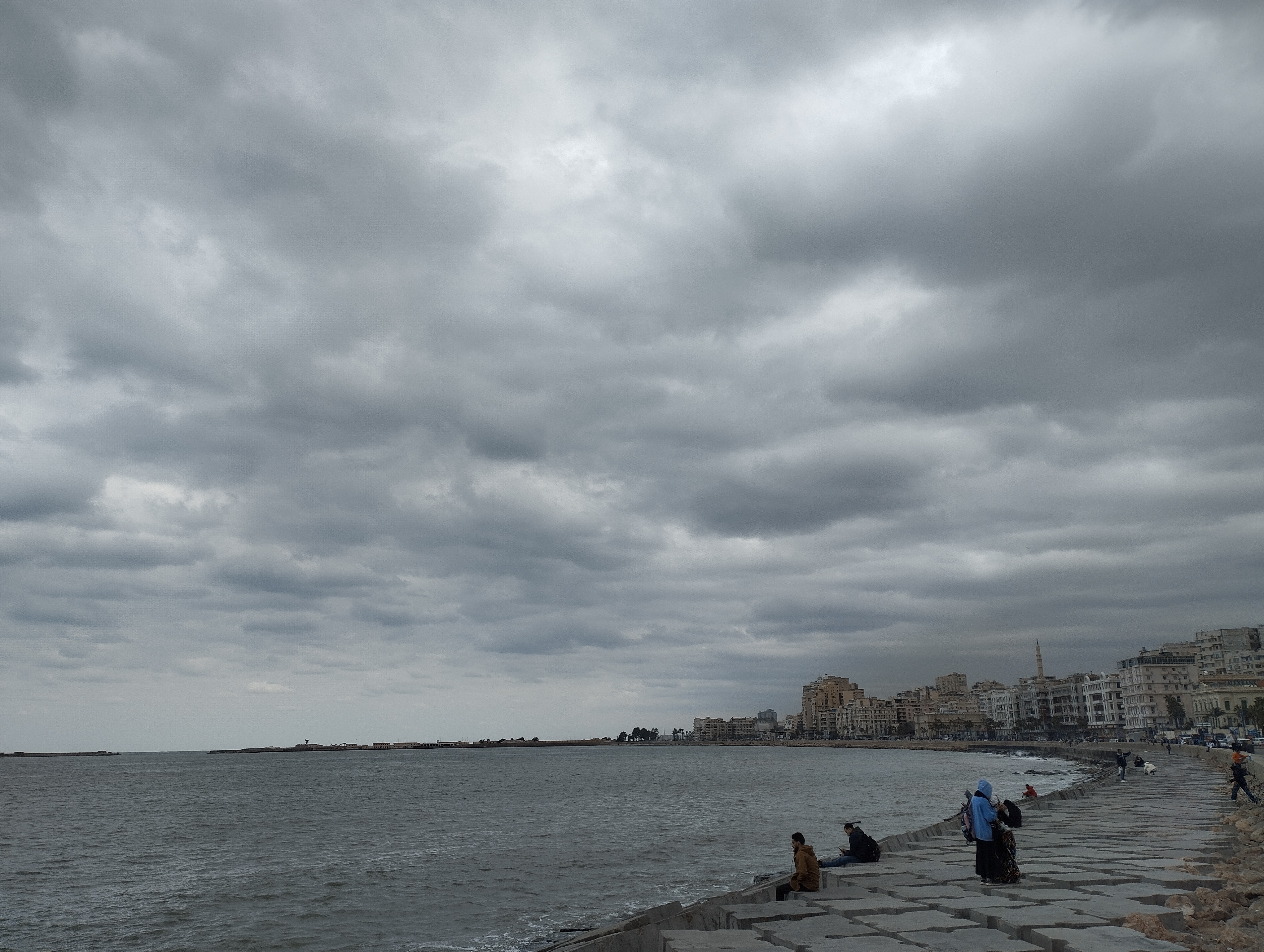سحب منخفضة في سماء الإسكندرية سحب منخفضة في سماء الإسكندرية