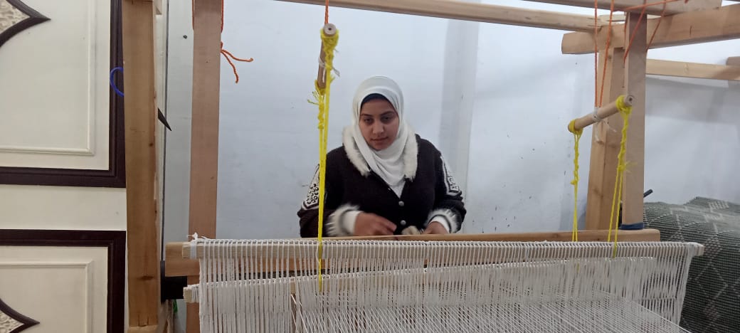 فتيات تعلمن منة الكليم وحافظن على مهنة الأجداد  (1)