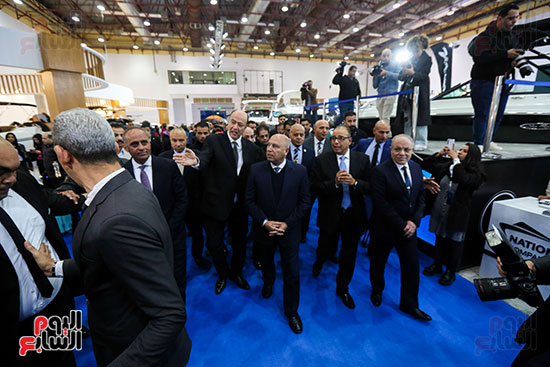 جولة الوزير كامل الوزير فى المعرض جولة الوزير كامل الوزير فى المعرض