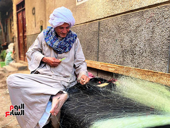 العم-حسني-أثناء-العمل-