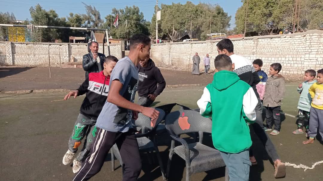 لعبة الكراسى الموسيقية لعبة الكراسى الموسيقية