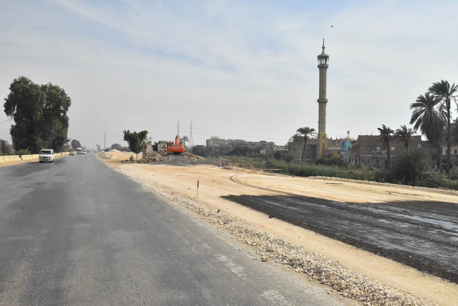  رصف ازدواج الطريق الزراعى أسيوط- ديروط (2)