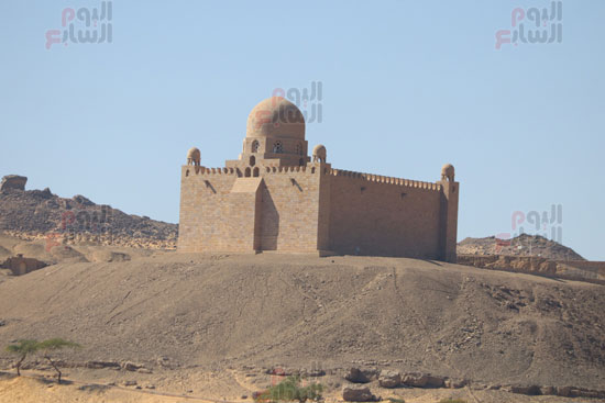 قبل-لحظات-من-دفن-الأمير-كريم-الحسينى..-شاهد-مقبرة-الأغاخان-فى-أسوان-على-الطراز-الفاطمى قبل-لحظات-من-دفن-الأمير-كريم-الحسينى..-شاهد-مقبرة-الأغاخان-فى-أسوان-على-الطراز-الفاطمى