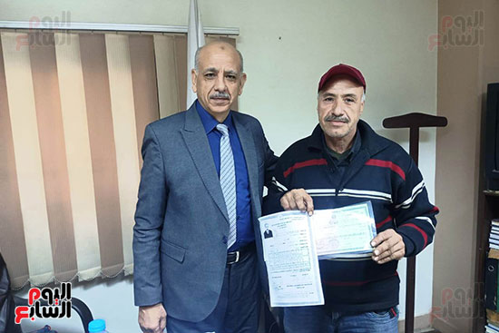 محى-يحمل-شهادة-محو-الامية