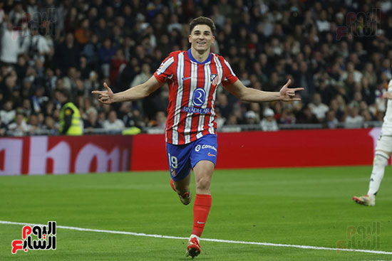 يحتفل جوليان ألفاريز لاعب أتلتيكو مدريد بالهدف يحتفل جوليان ألفاريز لاعب أتلتيكو مدريد بالهدف