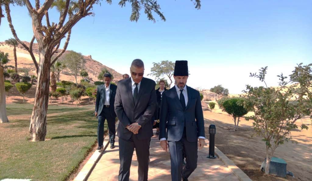 جانب من الجنازه (3)