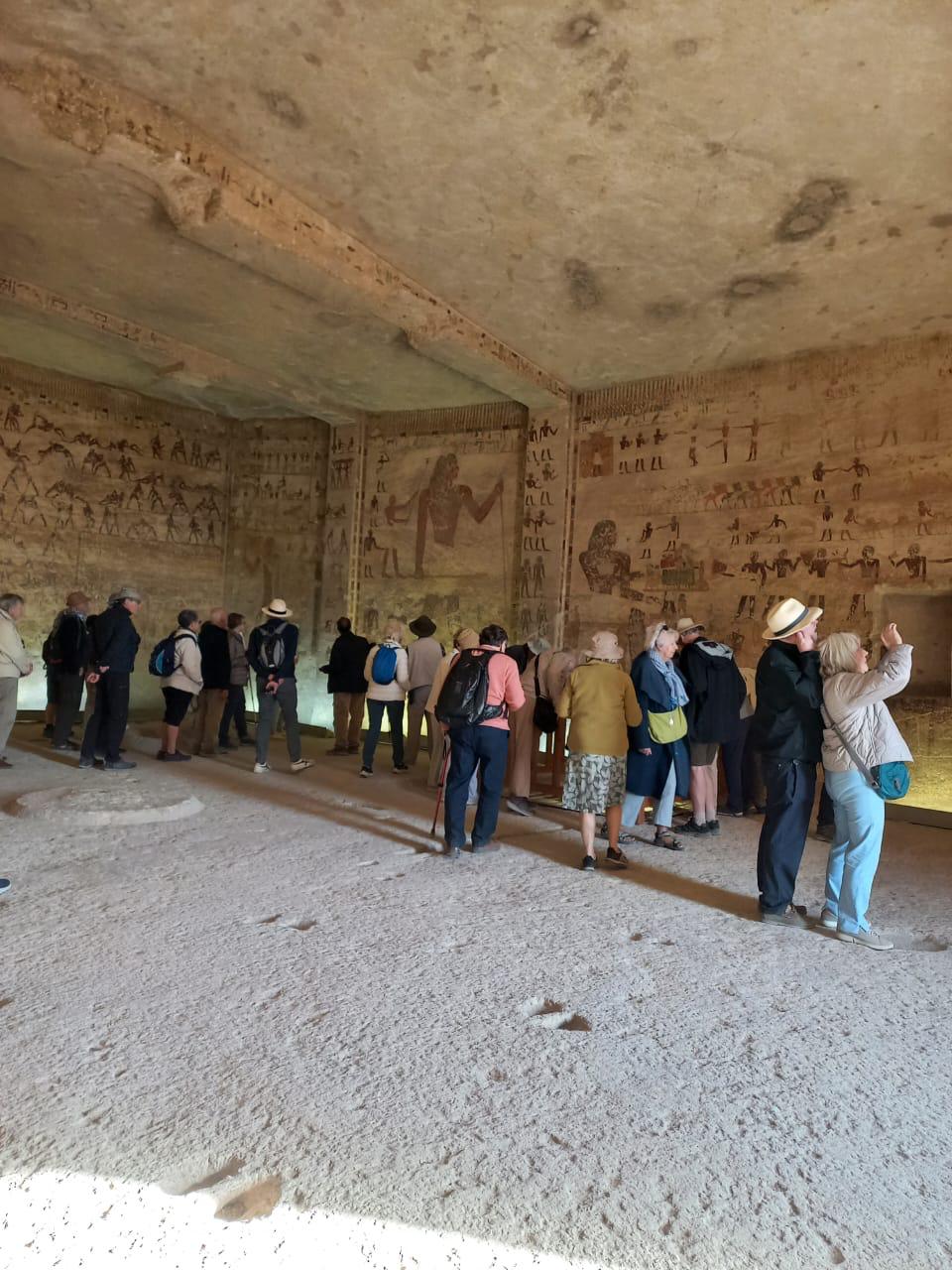 أفواج سياحية داخل المناطق الأثرية بالمنيا أفواج سياحية داخل المناطق الأثرية بالمنيا