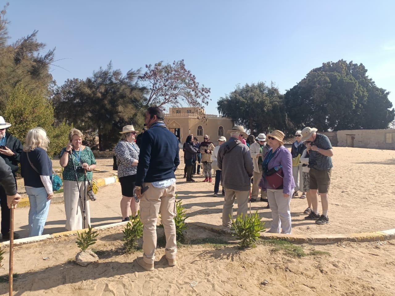 أفواج سياحية داخل المناطق الأثرية فى المنيا أفواج سياحية داخل المناطق الأثرية فى المنيا