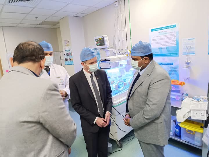 القنصل النيوزولندي يطلع علي مستوي الخدمة الطبية