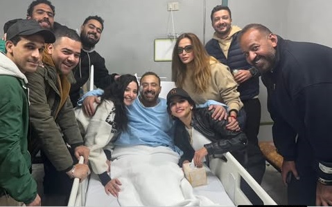 احمد السقا مع فريق عمل العتاولة 2 من المستشفى احمد السقا مع فريق عمل العتاولة 2 من المستشفى