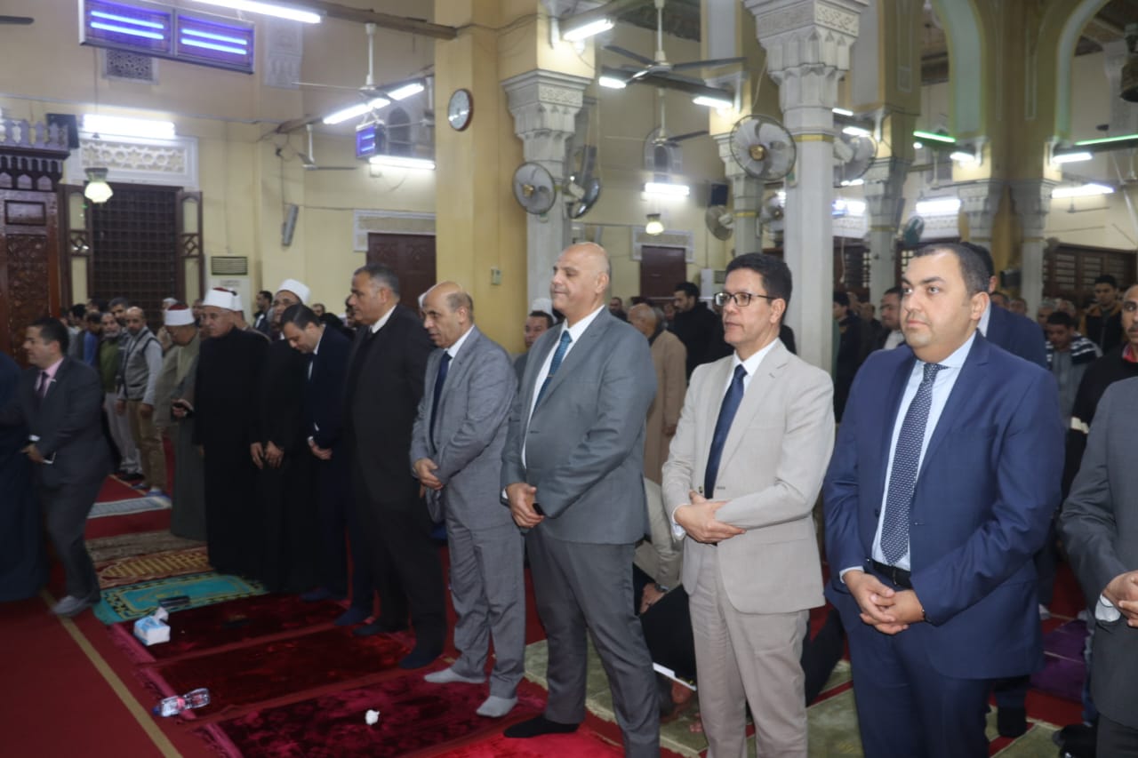 أداء صلاتي العشاء والتراويح